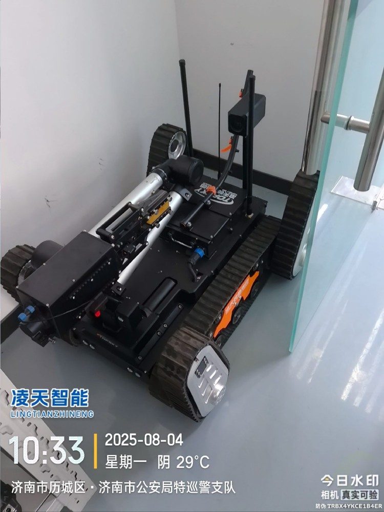 1762155030762111.jpg 双摆臂排爆机器人验收.jpg